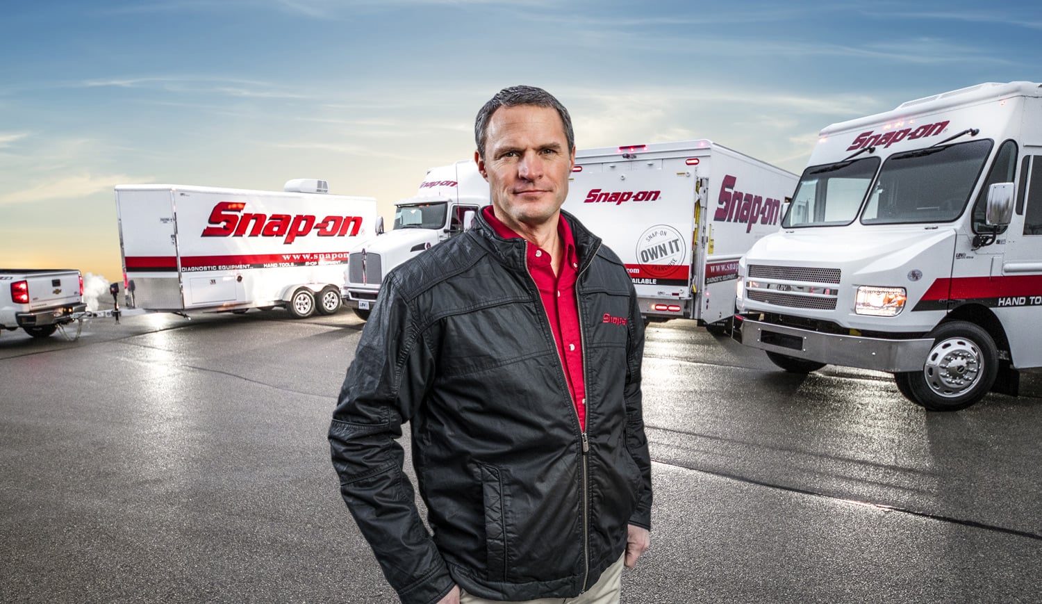 Snap-on Tools franchise opportunity services industry man in front of company trucks